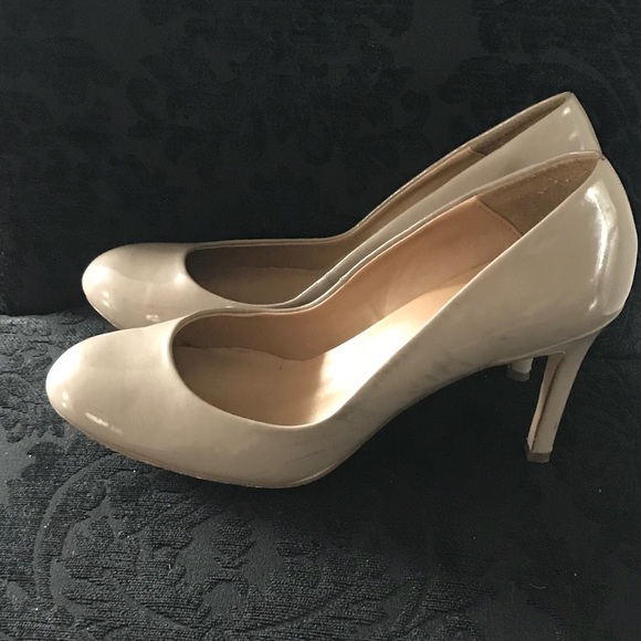 Ann Taylor Tan Heels - Picture 2 of 3